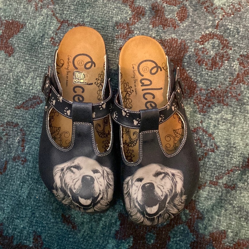 Golden retriever adorable and comfy clogs NWT!! Size 37